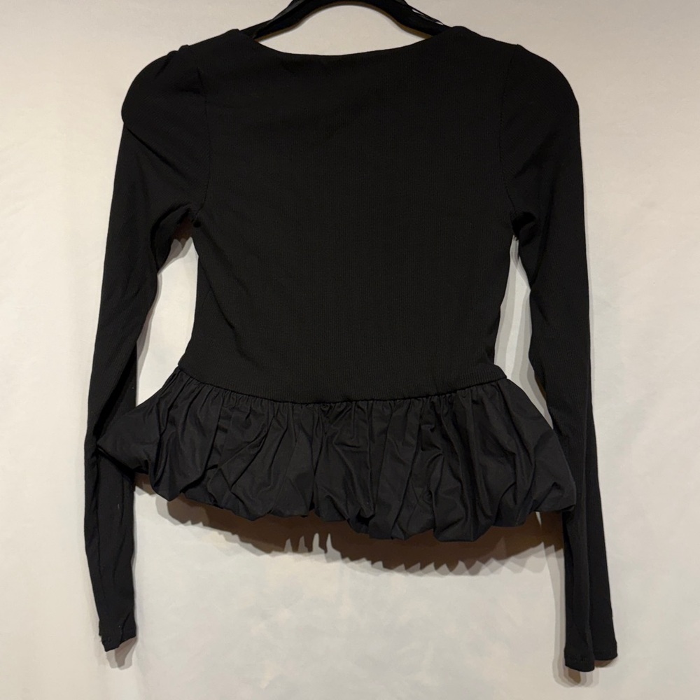 Astr The Label Bubble Hem Peplum Top Black Size Small NWT - Picture 5 of 7